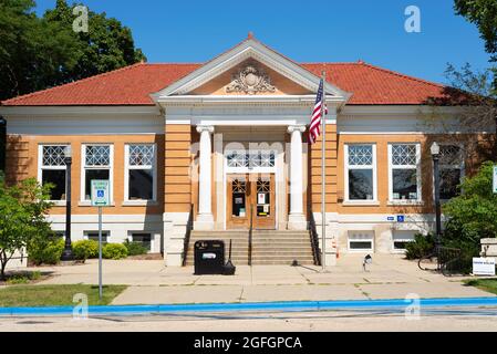 Baraboo, Wisconsin - USA - 23. August 2021: Die Carnegie Free Library wurde 1903 an einem wunderschönen Sommernachmittag eröffnet. Stockfoto
