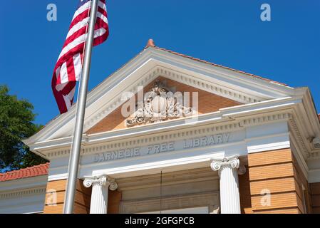 Baraboo, Wisconsin - USA - 23. August 2021: Die Carnegie Free Library wurde 1903 an einem wunderschönen Sommernachmittag eröffnet. Stockfoto