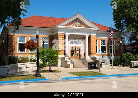 Baraboo, Wisconsin - USA - 23. August 2021: Die Carnegie Free Library wurde 1903 an einem wunderschönen Sommernachmittag eröffnet. Stockfoto