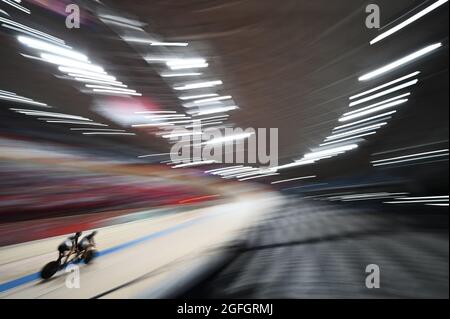 Shizuoka, Japan. Kredit: MATSUO. August 2021. Ambient Shot Cycling : Männer B 4000 m Individual Pursuit Qualifying während der Paralympischen Spiele in Tokio 2020 auf dem Izu Velodrome in Shizuoka, Japan. Kredit: MATSUO .K/AFLO SPORT/Alamy Live Nachrichten Stockfoto