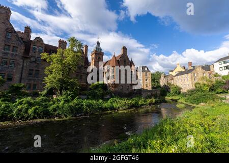 Blick auf das Wasser von Leith Gehweg im Schnee an der Belford Bridge auf dem Wasser von Leith im West End von Edinburgh, Schottland, Großbritannien Stockfoto