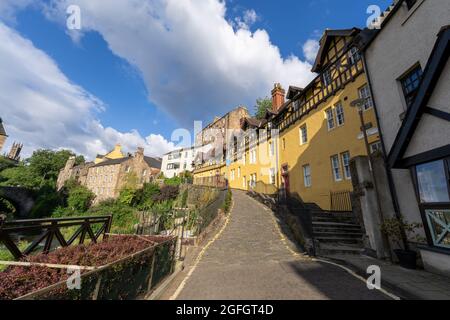 Blick auf das Wasser von Leith Gehweg im Schnee an der Belford Bridge auf dem Wasser von Leith im West End von Edinburgh, Schottland, Großbritannien Stockfoto
