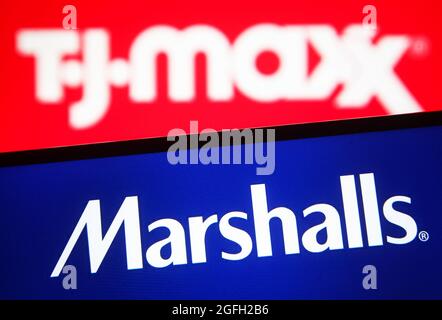 Ukraine. August 2021. In dieser Abbildung ist ein Marshalls-Logo auf einem Smartphone-Bildschirm mit einem TJ Maxx-Logo im Hintergrund zu sehen. Kredit: SOPA Images Limited/Alamy Live Nachrichten Stockfoto