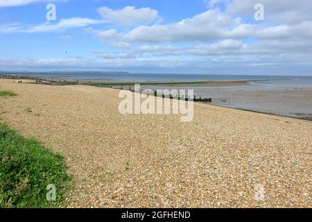 Ein Blick auf Tankerton Beach mit den Gezeiten Stockfoto