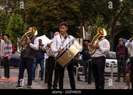 Sibiu City, Rumänien - 25. August 2021. Die Brass Band aus Cozmesti tritt beim Sibiu International Theatre Festival aus Sibiu, Rumänien, auf. Stockfoto