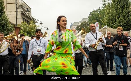 Sibiu City, Rumänien - 25. August 2021. Die Brass Band aus Cozmesti tritt beim Sibiu International Theatre Festival aus Sibiu, Rumänien, auf. Stockfoto