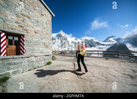 Ankunft in der Berghütte Mountet, Zinal, Schweiz, Alpen Stockfoto