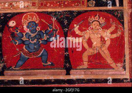 Nepal: Ratna Sambhava Thangka Malerei. 13. Jahrhundert n. Chr. Bodhisattva in der rechten unteren Reihe. Auf Baumwolle. Stockfoto