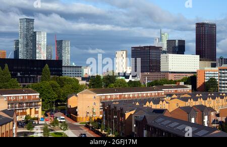 Ein Blick auf neue Wolkenkratzer im Zentrum von Manchester, England, Großbritannien, aus dem Süden der Stadt Stockfoto