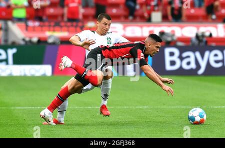 BayArena Leverkusen, Bayer Leverkusen gegen Bor. Mönchengladbach; Stefan Lainer, Paulinhin. Stockfoto