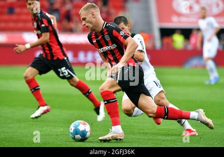 BayArena Leverkusen, Bayer Leverkusen gegen Bor. Mönchengladbach; Mitchel Bakker, Stefan Lainer Stockfoto