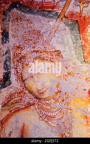 Indien: Panamalai, Talagiriswara Tempel 8. Jahrhundert A.D. Malen im projizierenden sub shrine (Norden) Parvati Gesicht Detail. Stockfoto