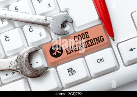 Handschrift Text Code Engineering. Business-Ansatz Anwendung von Engineering auf die Entwicklung von Software Abstract Fixing veraltete Websites Stockfoto