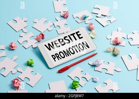 Textschild mit Website-Promotion. Überblick über das Unternehmen Erhöhen Sie die Präsenz einer Website, um mehr Besucher zum Brainstorming von Technologieproblemen zu bringen Stockfoto