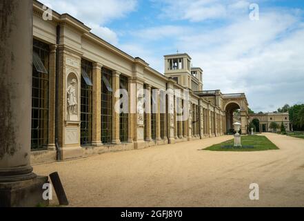 Die wunderschöne historische Stadt Potsdam in Deutschland ist für ihre alten und aufregenden Gebäude bekannt. Stockfoto
