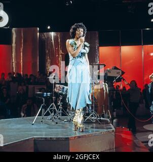 Donna Summer, amerikanische Popsängerin, Auftritt in der ZDF Musiksendung: Disco, 24. April 1976. Donna Summer, amerikanische Popsängerin, tritt am 24. April 1976 im ZDF-Musikprogramm Disco auf. Stockfoto