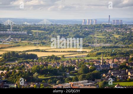 Frodsham Cheshire West und Chester M56 , Cheshire Plain mit Blick auf Runcorn und Fiddlers Fähre Stockfoto