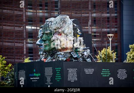 Stockport MusicMagpie Riese Mount Rushmore Stil Skulptur G7 Führer Köpfe komplett aus weggeworfenen Elektronik gemacht Stockfoto