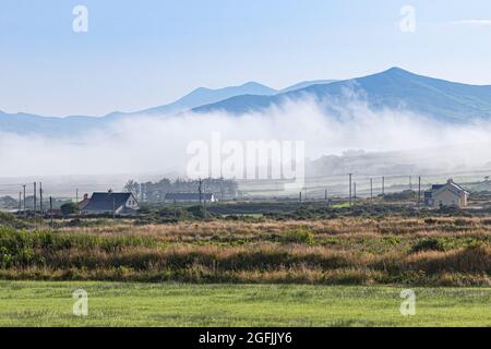 Morgennebel in Portmagee, County Kerry, Irland Stockfoto