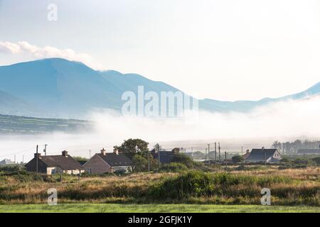 Morgennebel in Portmagee, County Kerry, Irland Stockfoto