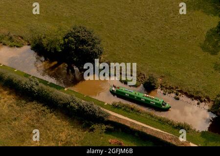 Heritage Narrowboats Narrow Baot Canal Cut UK England Aerial aus der Luft Stockfoto