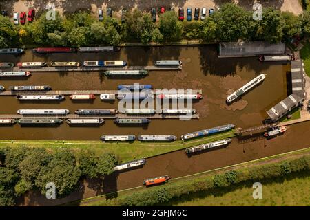 Heritage Narrowboats Narrow Baot Canal Cut UK England Aerial aus der Luft Stockfoto