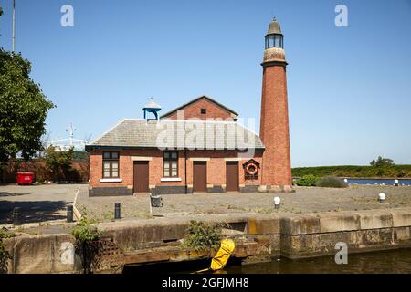 Whitby Lighthouse, Ellesmere Port am Manchester Ship Canal Ellesmere Port, Ingenieur George Robert Jebb war der Designer Stockfoto