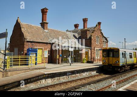 Bahnhof Ellesmere Port Cheshire, dritte Bahn Merseyrail Wirral Line Stockfoto