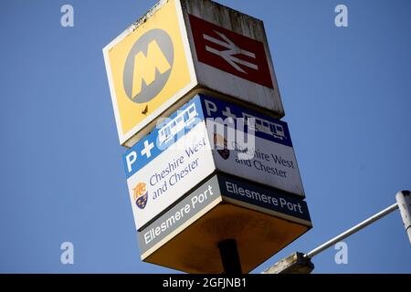 Ellesmere Port Bahnhof Cheshire, Merseyrail Bahnschild Stockfoto