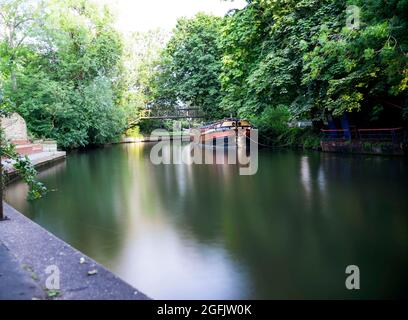 Eine lange Belichtungsansicht des staines Flusses vom lammas Ground Stockfoto