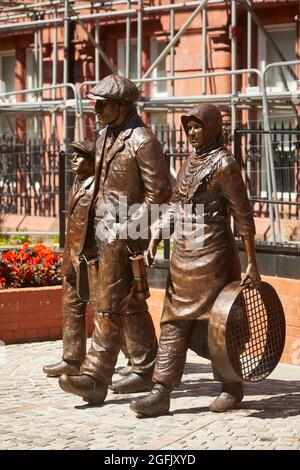 Stadtzentrum von Wigan, Lancashire, Wigan Heritage and Mining Monument – WHAMM The Mining Statue von der Skulptur Steve Winterburn Stockfoto