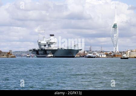 HMS Prince of Wales verlässt Portsmouth Harbour; 22. August 2021 Stockfoto