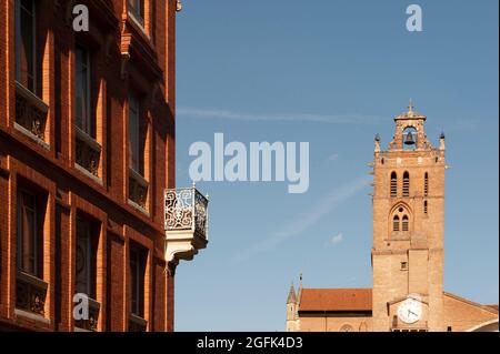 Die Kathedrale Saint-Etienne von der Rue Croix Baragnon in Toulouse aus gesehen Stockfoto