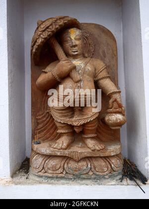 Sandstein Lord Vishnu in Vaman oder Zwerg Avatar Statue, Jaganath Tempel, Paduwa, Katni, Orissa, Indien Stockfoto