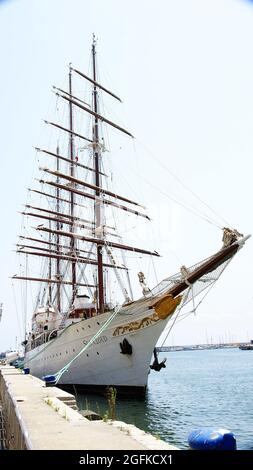 Segelboot liegt im Hafen von Palermo, Italien, Europa Stockfoto