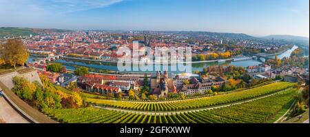 Panoramablick auf die Stadt Würzburg und den Main in Deutschland Stockfoto