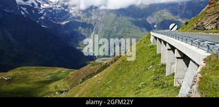 GROSSGLOCKNER, ÖSTERREICH Großglockner Hochalpenstraße Berglandschaft in der Nähe des Wildparks Ferleiten in den österreichischen Alpen. Es ist die höchste aufgetauchte Maus Stockfoto