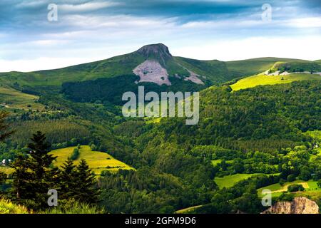 Blick auf Banne d'Ordanche, Vulkane der Auvergne, Departement Puy de Dome, Auvergne Rhone Alpes, Frankreich Stockfoto