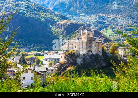 Beeindruckende Alpen Berglandschaft, schönes Tal der mittelalterlichen Burgen - Valle d'Aosta in Norditalien Stockfoto