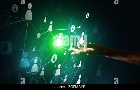 Moderne drahtlose Technologien als Mittel zur Communucation und Vernetzung auf dunklem Hintergrund zu präsentieren Stockfoto