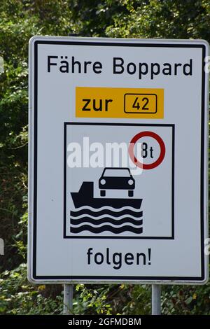 schild Richtung Rheinfähre Boppard Stockfoto