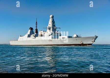 HMS Defender ist einer von sechs Typ 45 Zerstörern, die von der Royal Navy betrieben werden. Stockfoto