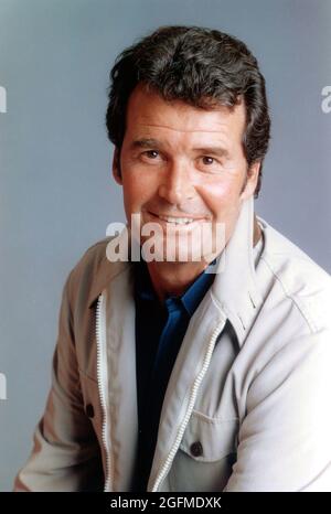 JAMES GARNER in DEN ROCKFORD-AKTEN (1974), Regie WILLIAM WIARD. Kredit: ROY HUGGINS-ÖFFENTLICHE KUNSTPRODUKTIONEN / Album Stockfoto