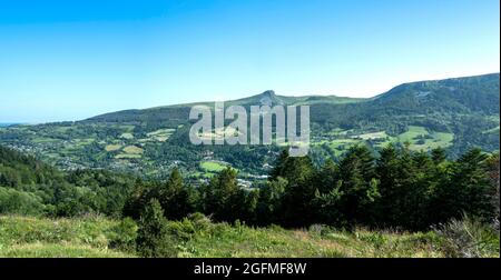 Blick auf Banne d'Ordanche, Vulkane der Auvergne, Departement Puy de Dome, Auvergne Rhone Alpes, Frankreich Stockfoto