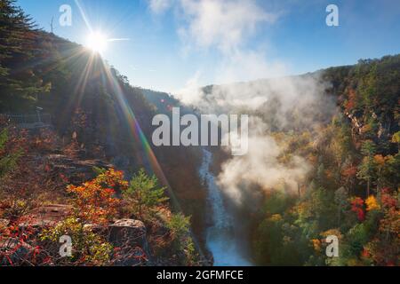 Tallulah fällt, Georgia, USA mit Blick auf Tallulah Gorge in die Herbstsaison. Stockfoto