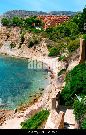 Blick auf den Strand Cala La Manzanera in Calpe, in der Valencianischen Gemeinschaft, Spanien Stockfoto