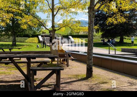 Der National Botanic Garden of Wales, Llanarthney, Carmarthenshire, Wales, Großbritannien, verfügt über das größte Gewächshaus der Welt. Stockfoto