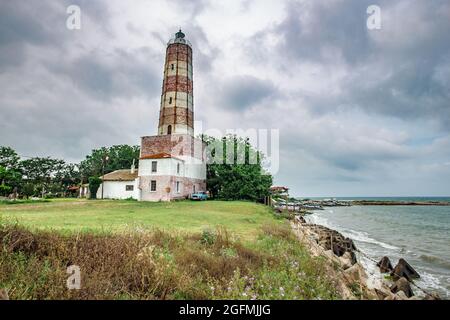 Leuchtturm in Banjole - der älteste Leuchtturm in Bulgarien, im Jahr 1856 durch das Osmanische Reich gebaut und an der östlichste Punkt des Bulgarien auf dem entfernt Stockfoto