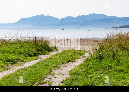 St Ninian's Bay mit Blick auf die Hügel von Arran, Straad, Isle of Bute, Argyll und Bute, Schottland, VEREINIGTES KÖNIGREICH Stockfoto