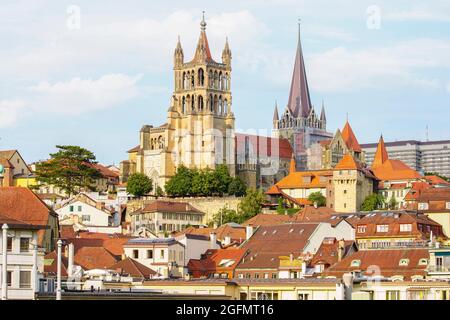 Die Kathedrale Notre Dame von Lausanne gilt als wichtiges gotisches Gebäude. Schweiz. Lausanne ist eine französische Stadt am Genfersee Stockfoto